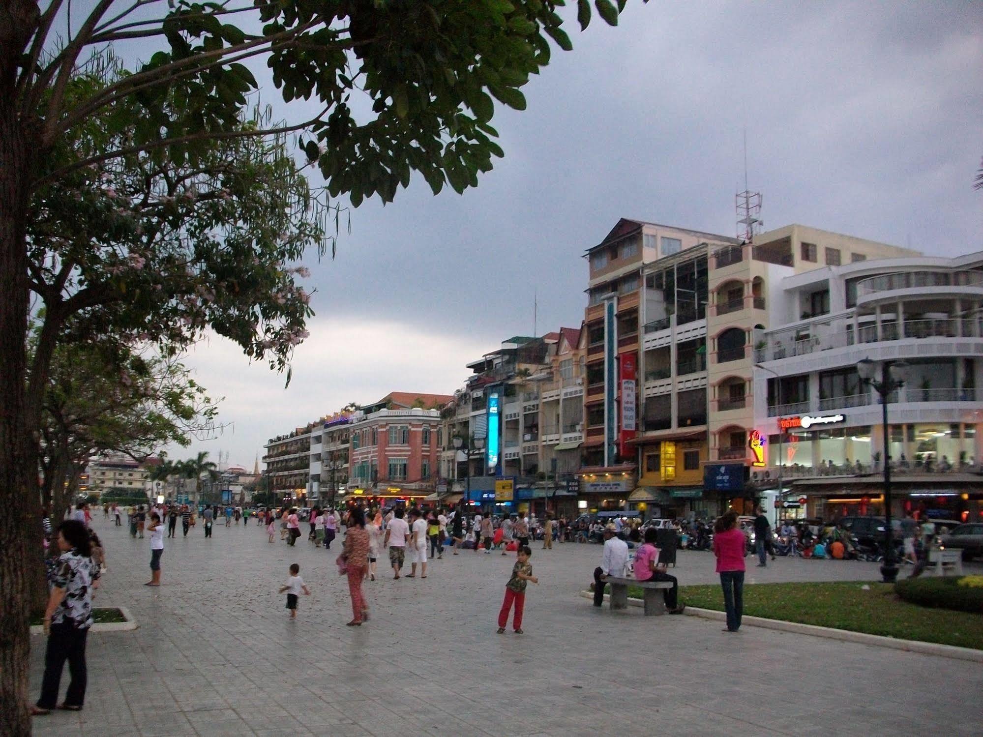 Riverside Backpackers Phnom Penh Eksteriør billede