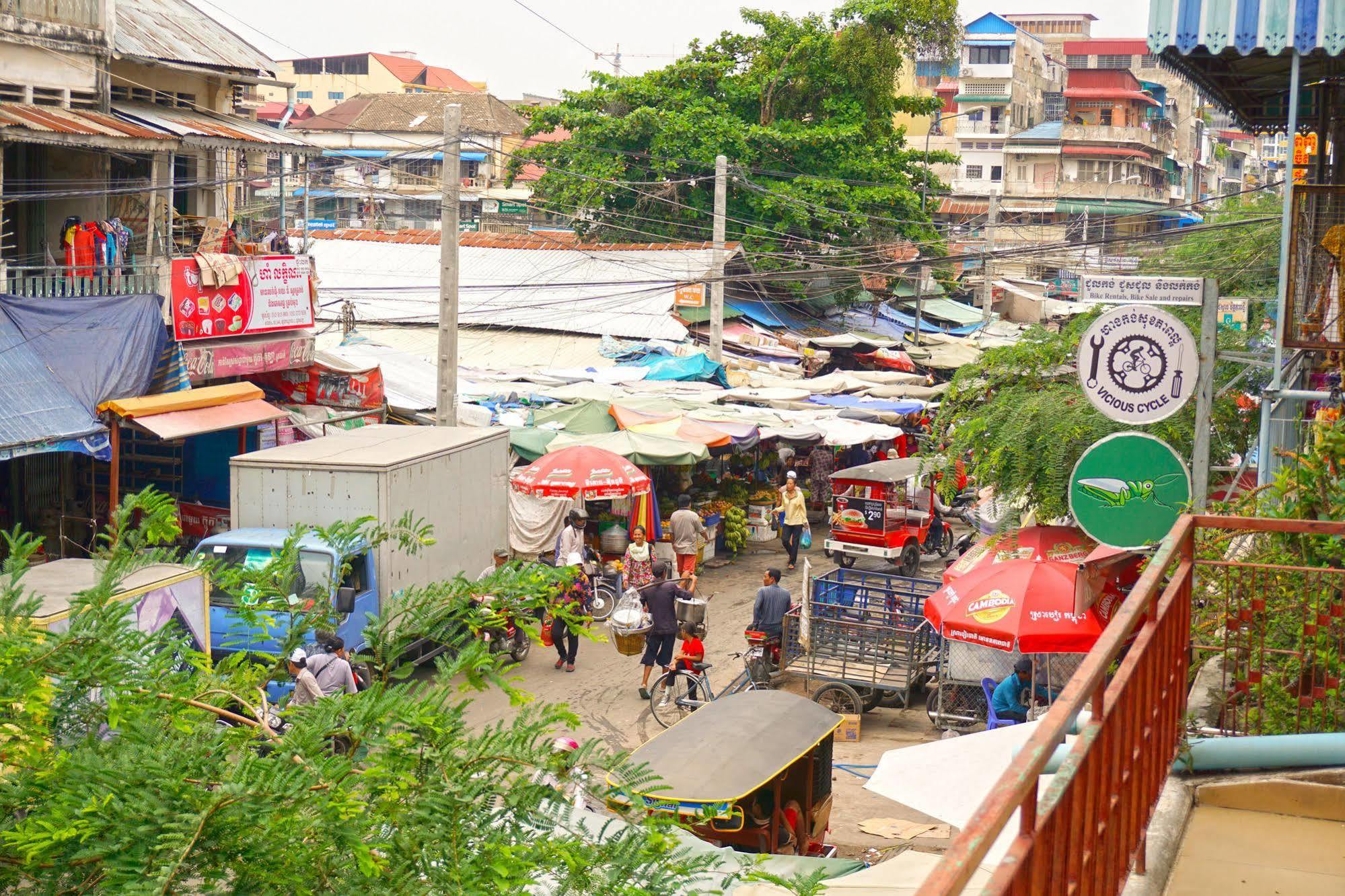 Riverside Backpackers Phnom Penh Eksteriør billede